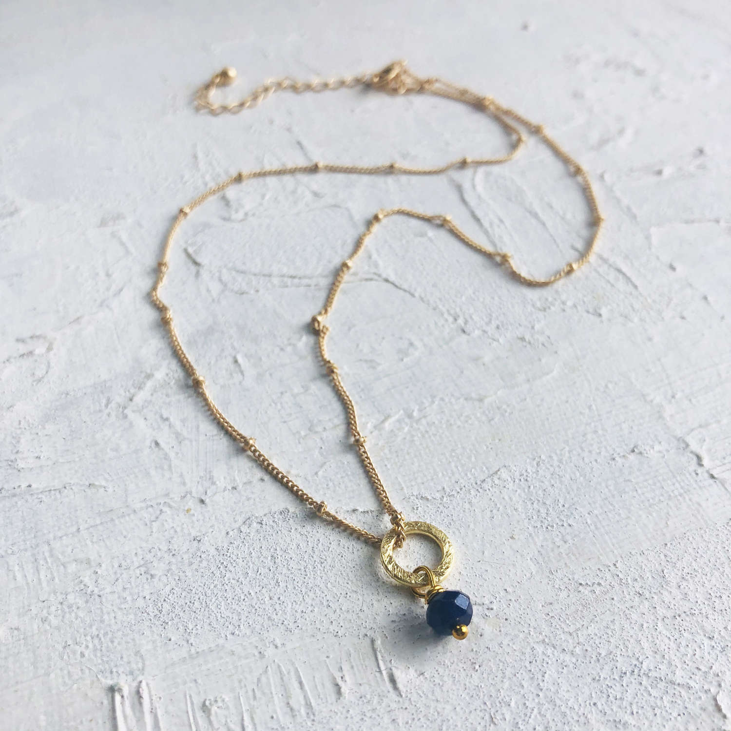 Lydia tiny necklace navy/gold